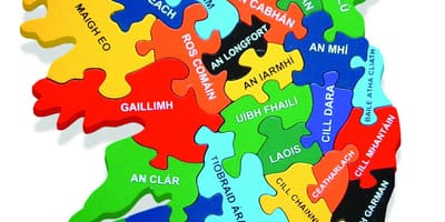 แผนที่ของแผนที่ของไอร์แลนด์มันแตกต่างกันยังเป็น gaeilge